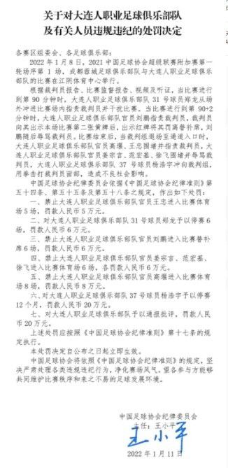 第10分钟，路易斯-迪亚斯左路送出传中，萨拉赫凌空爆射踢飞了。